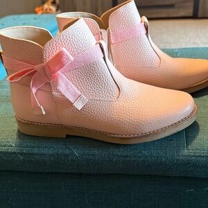 NEW ELEPHANTITO Size 3Kids Never worn  Pink Boots with Bow Accent